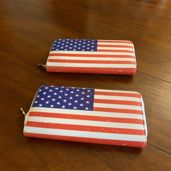 USA Flag Zip Wallet - Picture 4 of 6